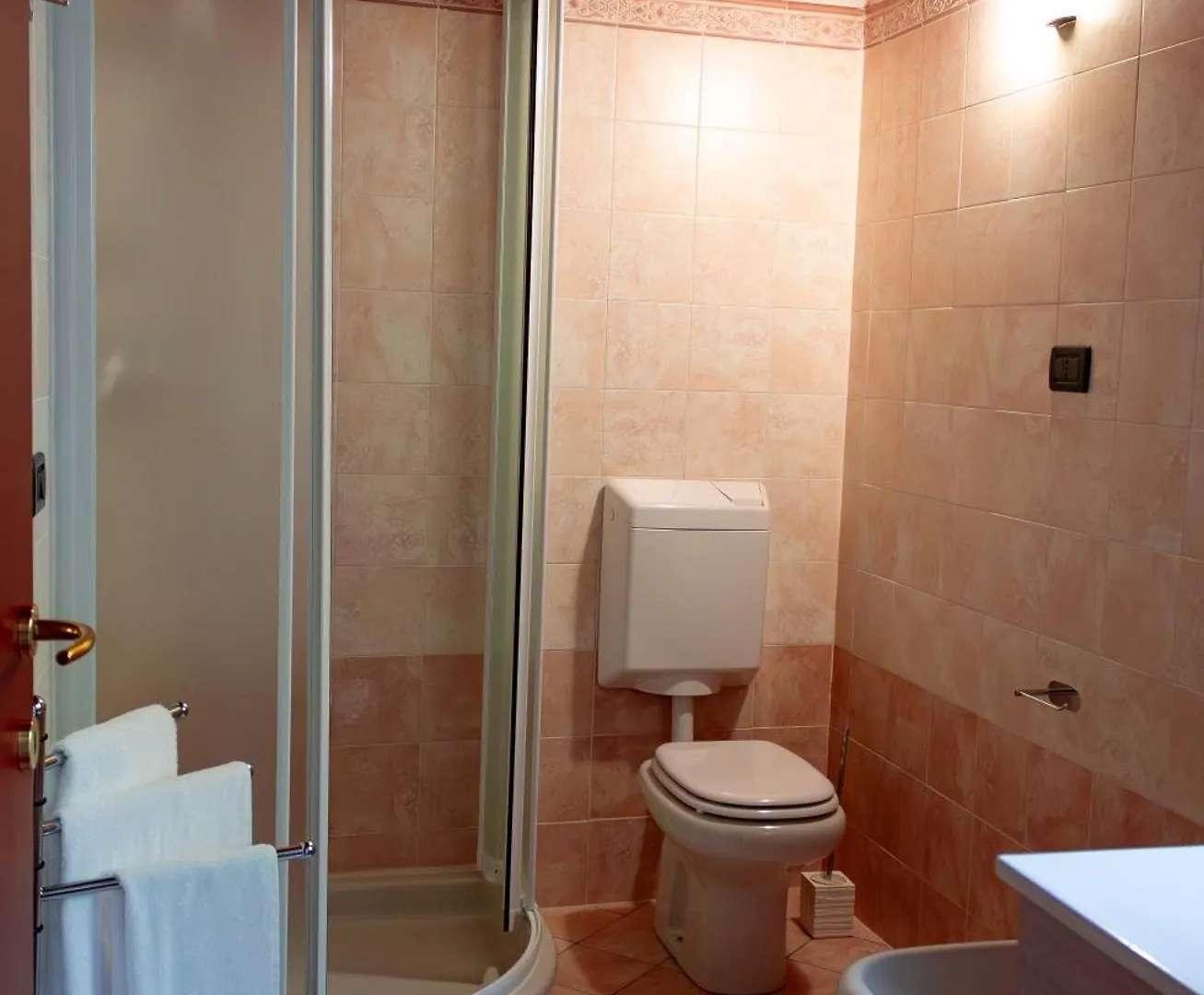 Hotel La Casa Sulla Roccia Pisogne Italia