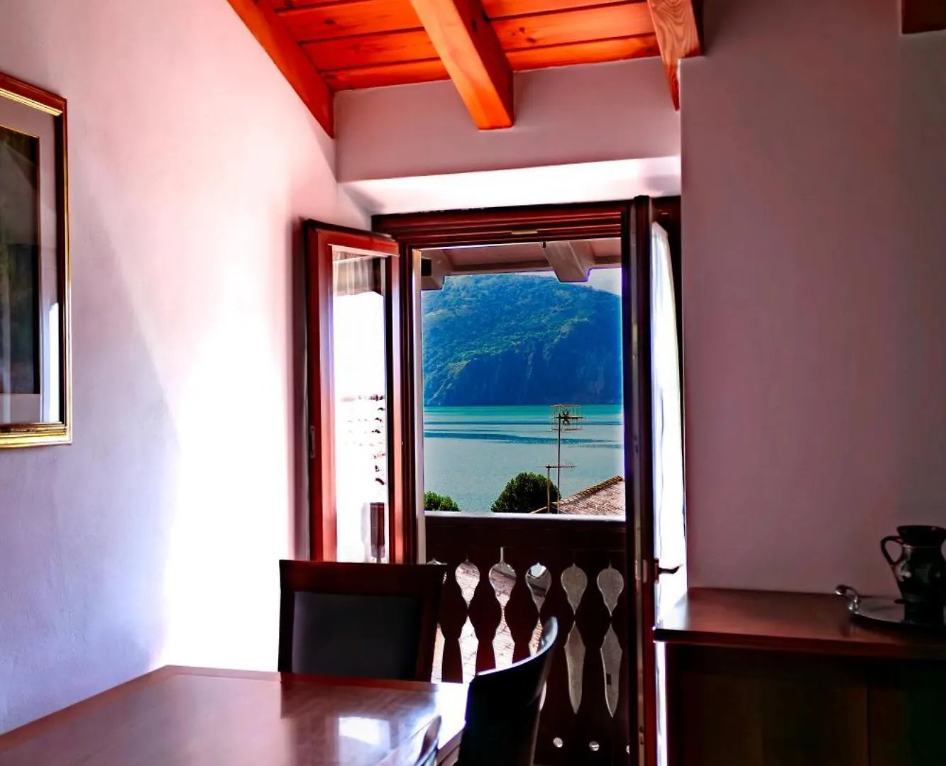 Hotel La Casa Sulla Roccia Pisogne 0*,  Italia