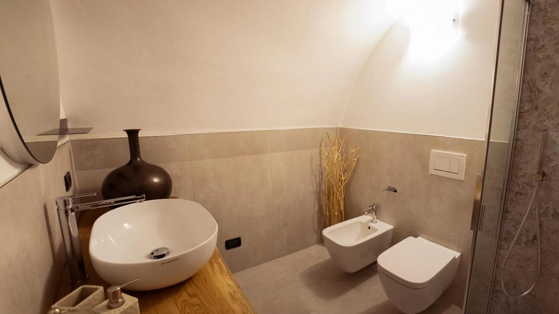 Hotel La Casa Sulla Roccia Pisogne Affittacamere