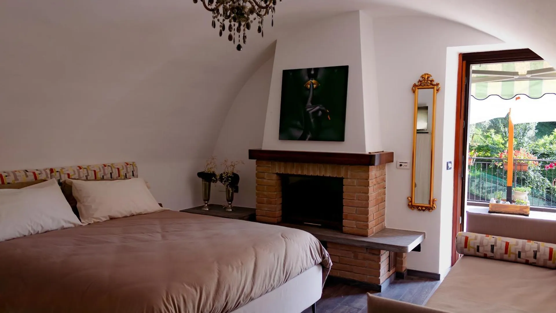 Hotel La Casa Sulla Roccia Pisogne 0*,  Italia