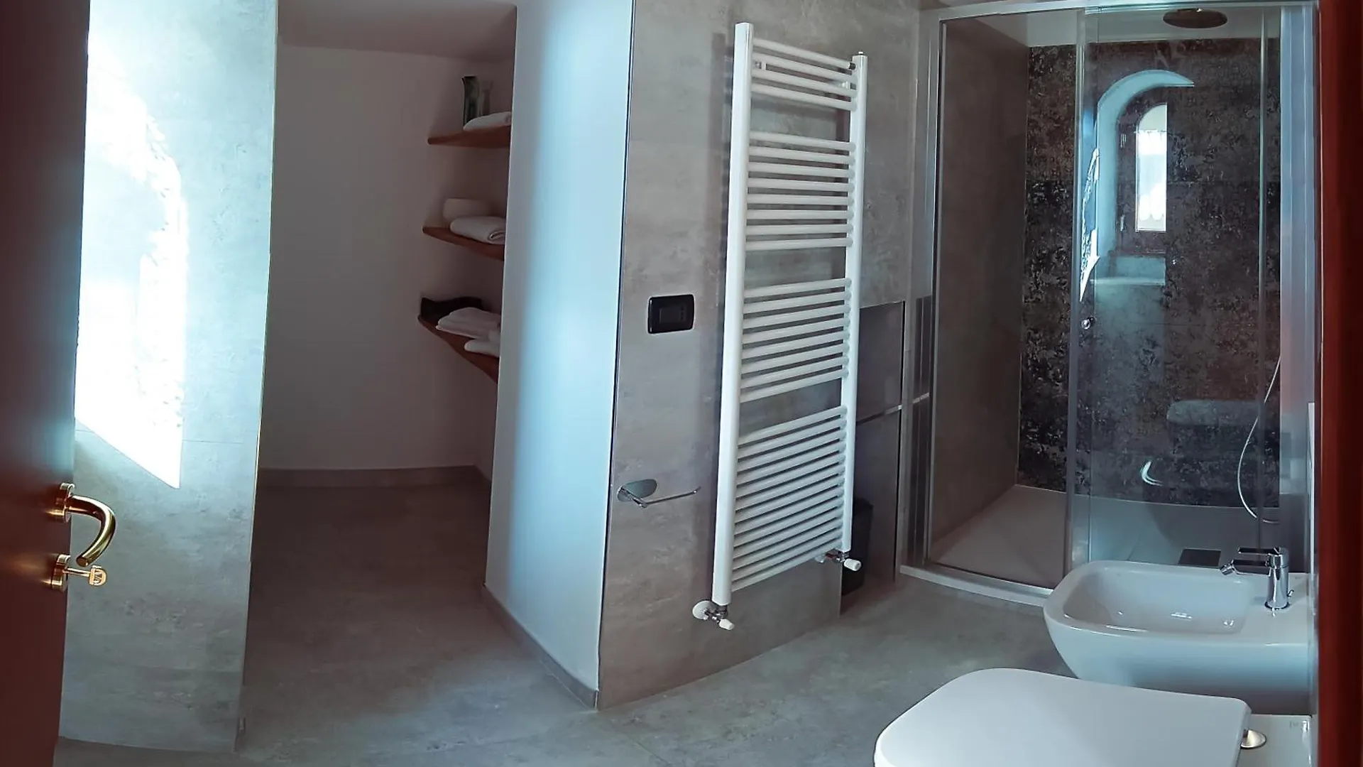 Affittacamere Hotel La Casa Sulla Roccia Pisogne